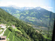 Blick aus der Seilbahn auf Meran